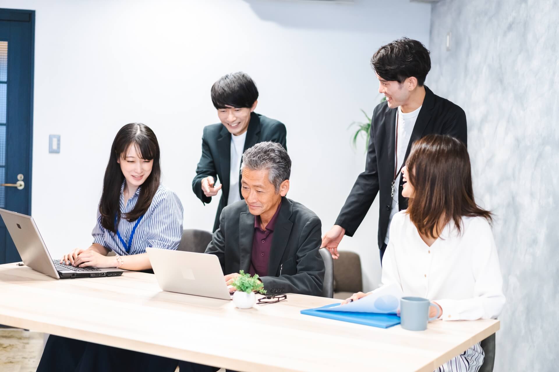 会議している様子